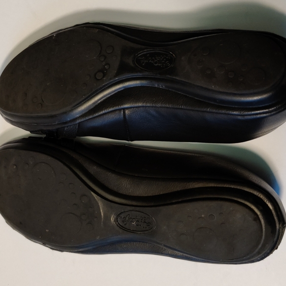 Black Flats - Picture 5 of 6